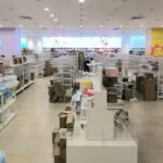 Persiapan gerai Miniso di Transmart Padang jelang Launching Jumat, 27 September 2024 nanti. Miniso menjual berbagai produk hingga berbagai merchandise, dikelola oleh PT Miniso Lifestyle Trading Indonesia.